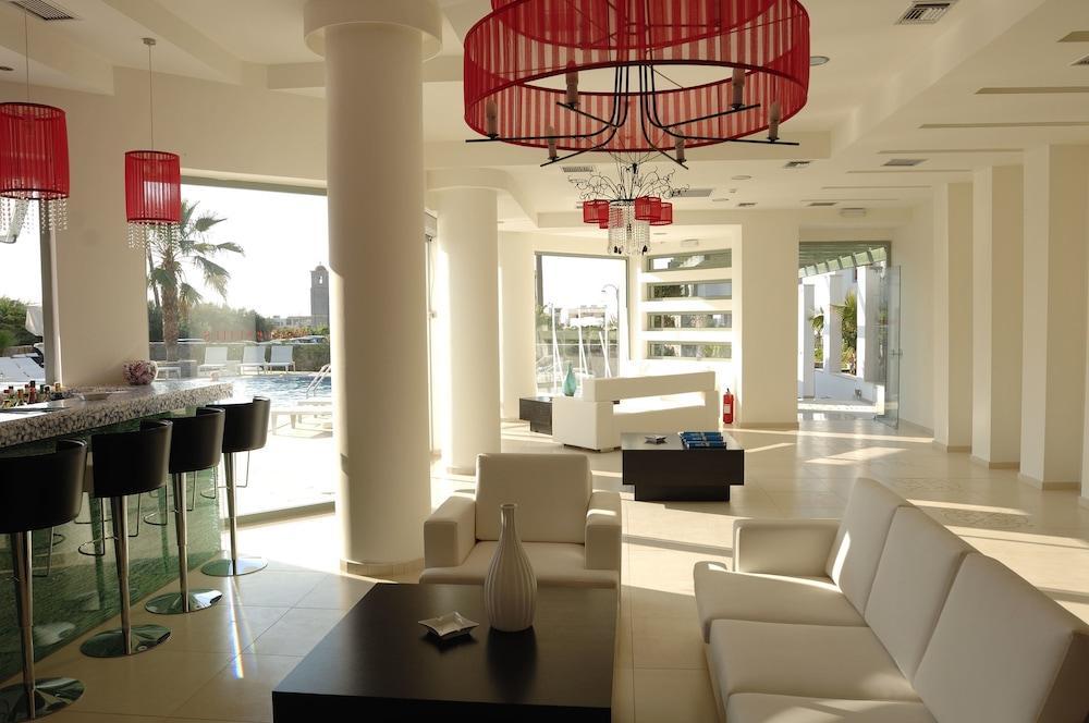 Angela Suites Boutique Hotel Sissi  Bagian luar foto